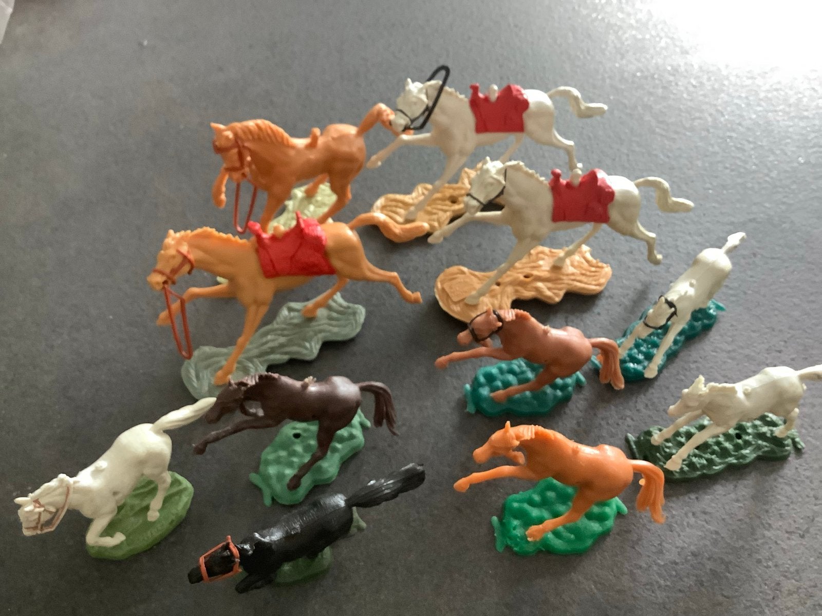 Set van 11 vintage plastic paarden en wolven figuren, Ophalen of Verzenden, Gebruikt