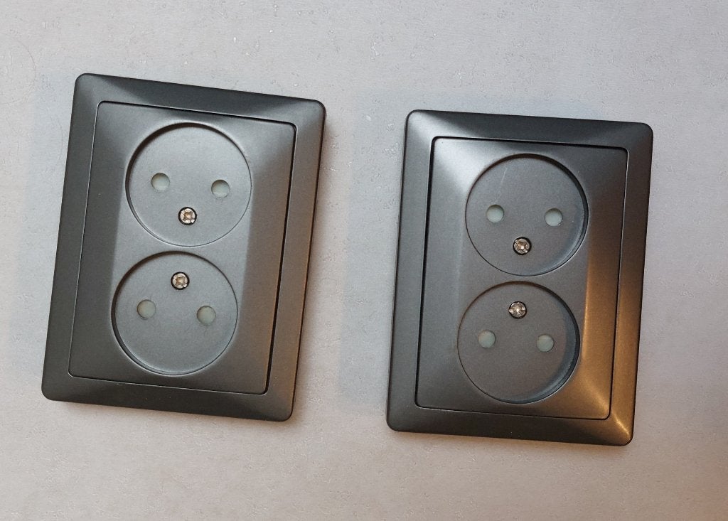 2 nieuwe dubbele inbouw stopcontacten antraciet kinderbesch, Ophalen of Verzenden, Nieuw, Stopcontact