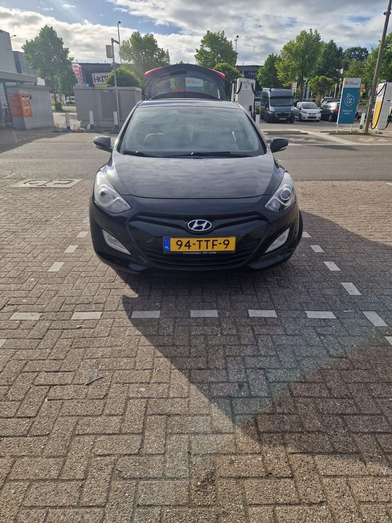 Hyundai i30 1.6 I Cvvt 5DR 2012 Zwart, Auto's, Voorwielaandrijving, 1591 cc, 4 cilinders, Zwart