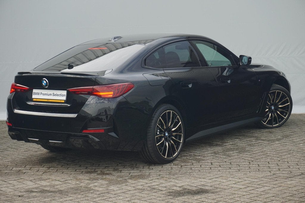 BMW i4 Gran Coupé eDrive40 M Sport Pro | Elektrisch schuif-, Achterwielaandrijving, 510 min, Zwart, Met garantie (alle)
