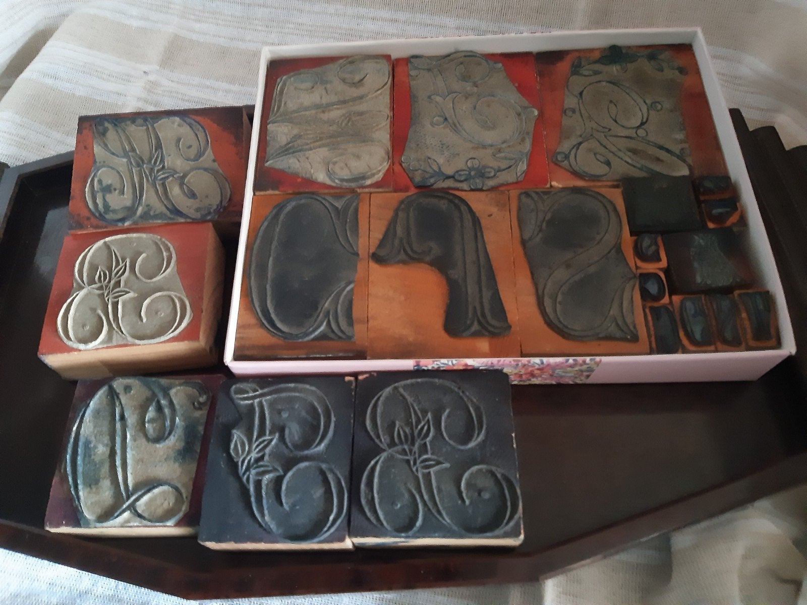 21 Art Nouveau franse monogram stempels borduren, Verzenden