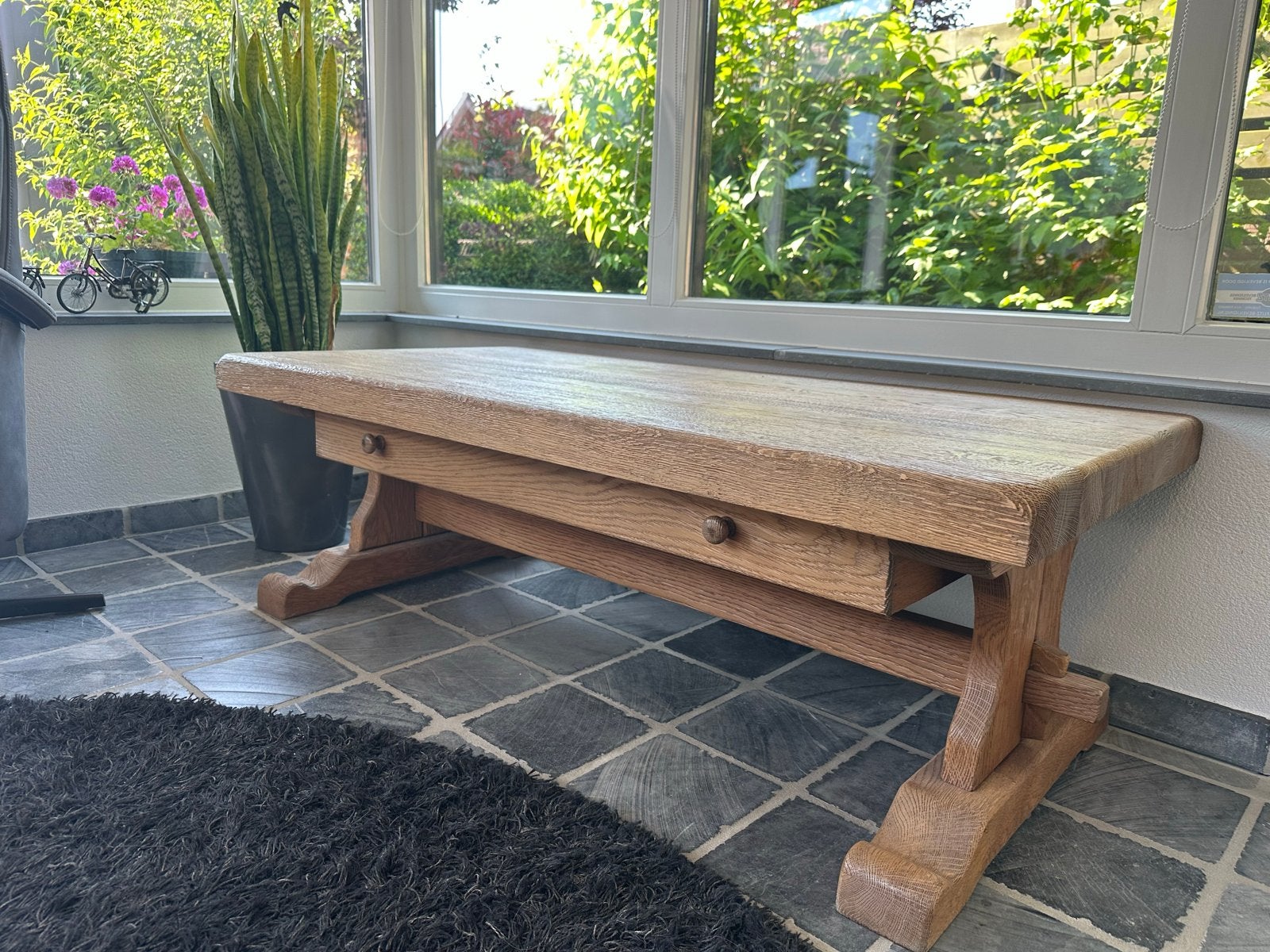 Robuuste eikenhouten salontafel met lade, Ophalen, 100 tot 150 cm, Eikenhout, 50 tot 100 cm