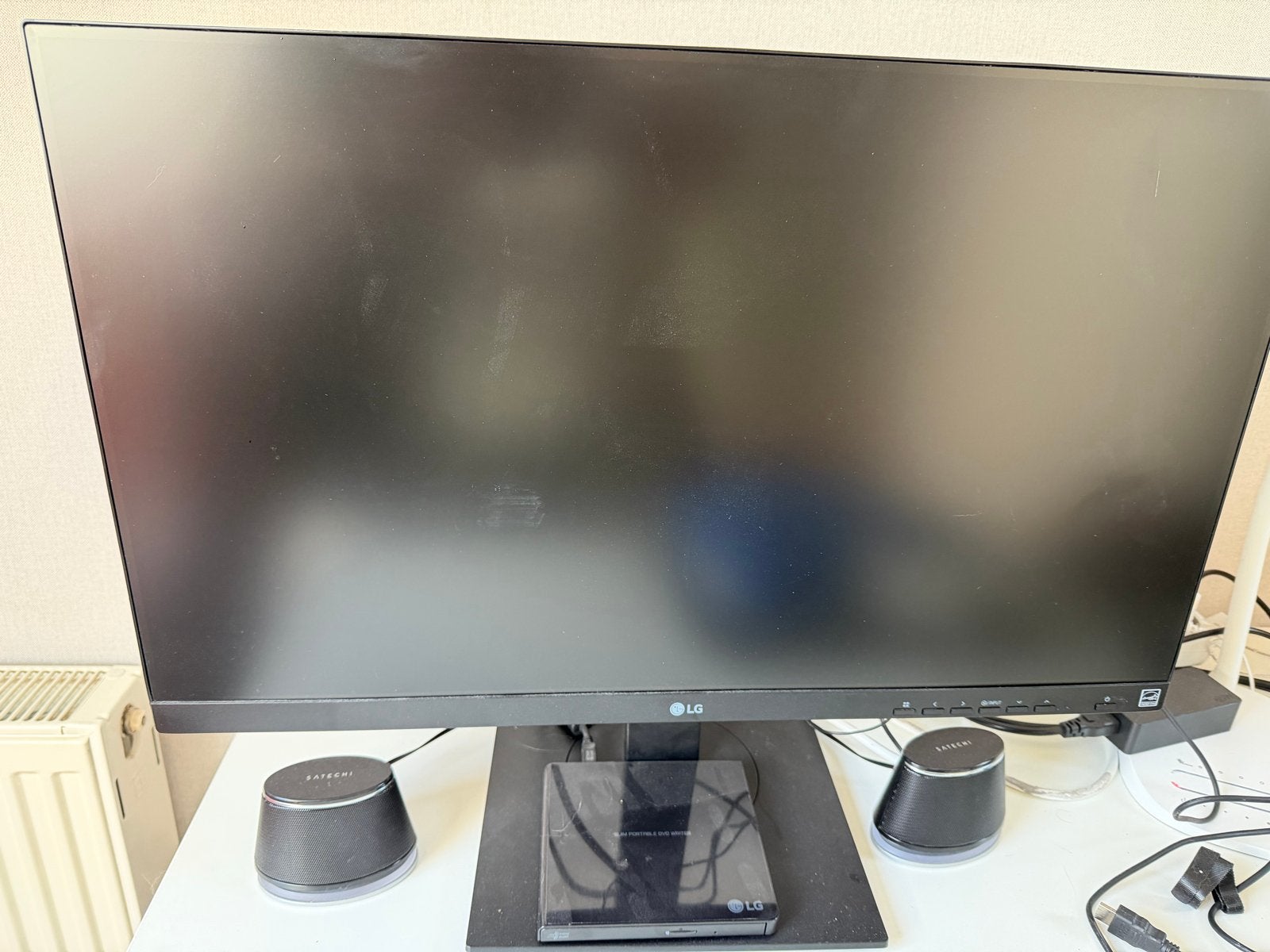 LG 27" Monitor 27BK750Y-B met gratis speakers, Computers en Software, Monitoren, Ophalen, Gebruikt, HDMI, In hoogte verstelbaar