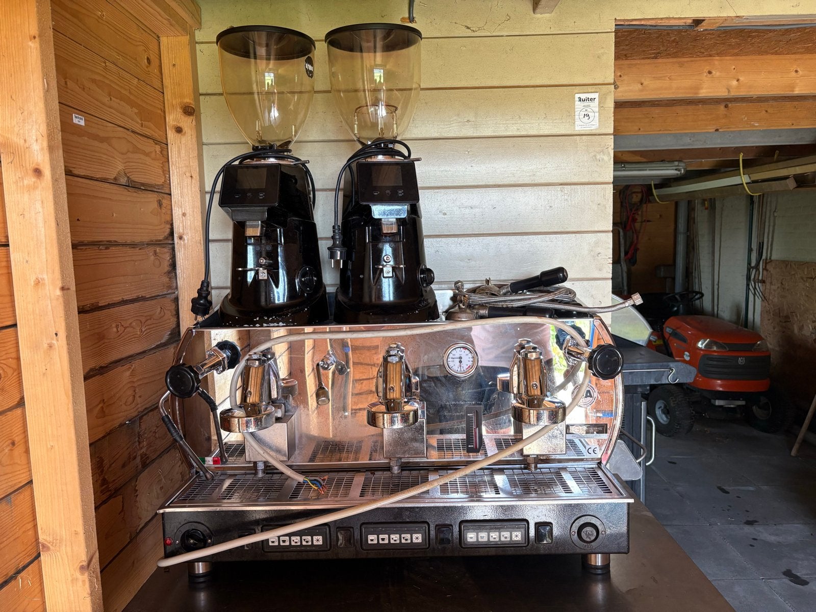 Horeca La Nuova Era koffiemachine met 2 koffiemolen, Gebruikt, Espresso apparaat, 10 kopjes of meer, Koffiebonen
