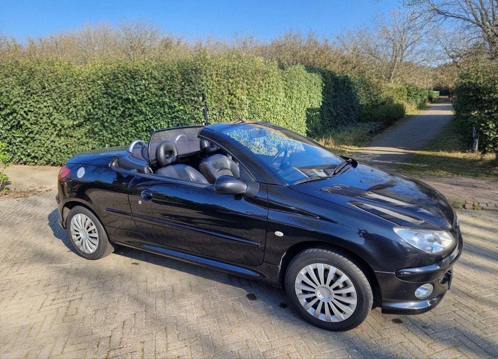 Peugeot 206 1.6 16V CC 2006 Zwart, Auto's, Peugeot, Voorwielaandrijving, Zwart, 4 cilinders, Cabriolet