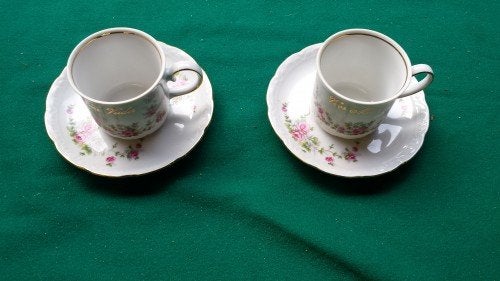 Kop en schotels, 2x, 1x voor Vader, 1x voor Moeder, wit met, Ophalen of Verzenden, 'T Olde Gre-j, Info@toldegrej.nl, Endepoelstraat 20f Didam
