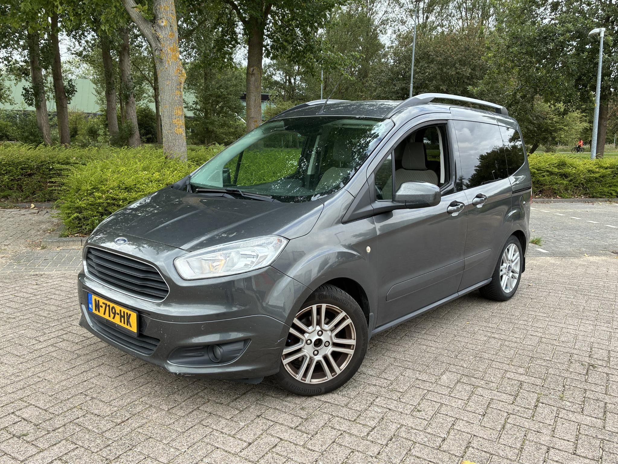 Ford Tourneo Courier 1.0 Titanium, Auto's, Voorwielaandrijving, Euro 5, Gebruikt, Bedrijf