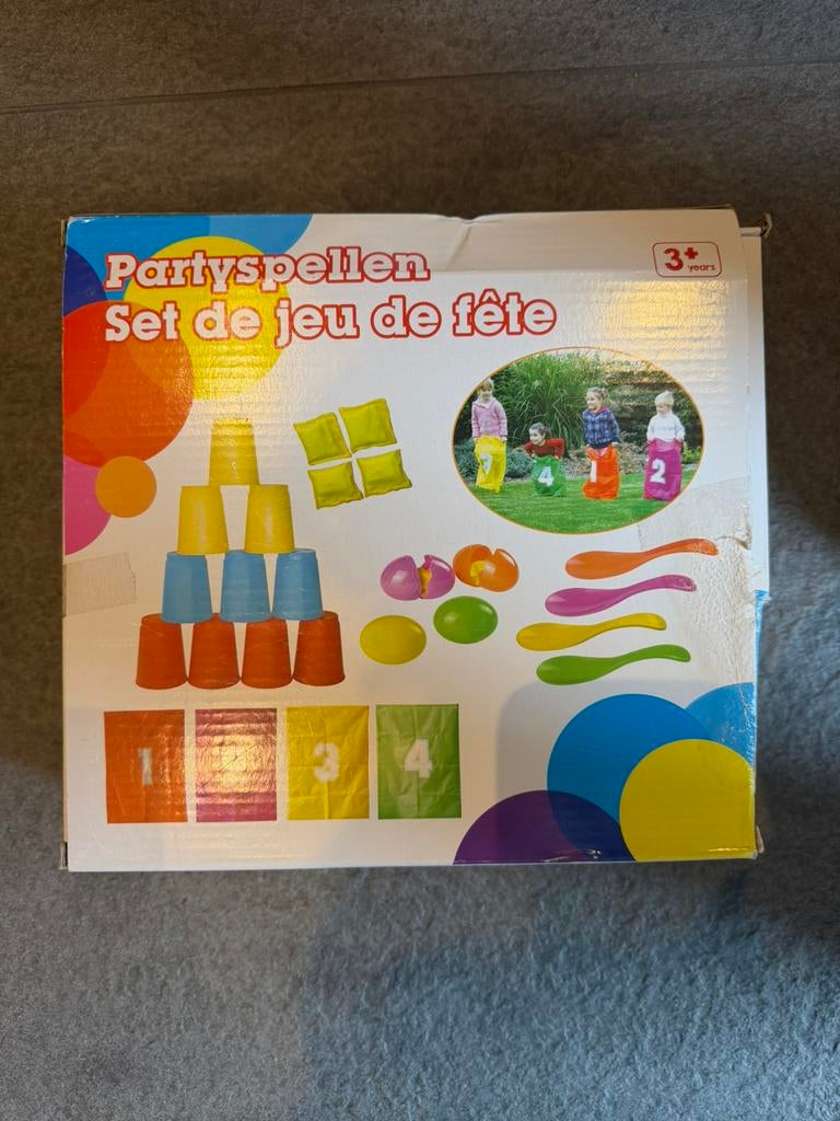 Doos met feestspellen: zaklopen, blik gooien, ei lopen, Ophalen of Verzenden, Zo goed als nieuw