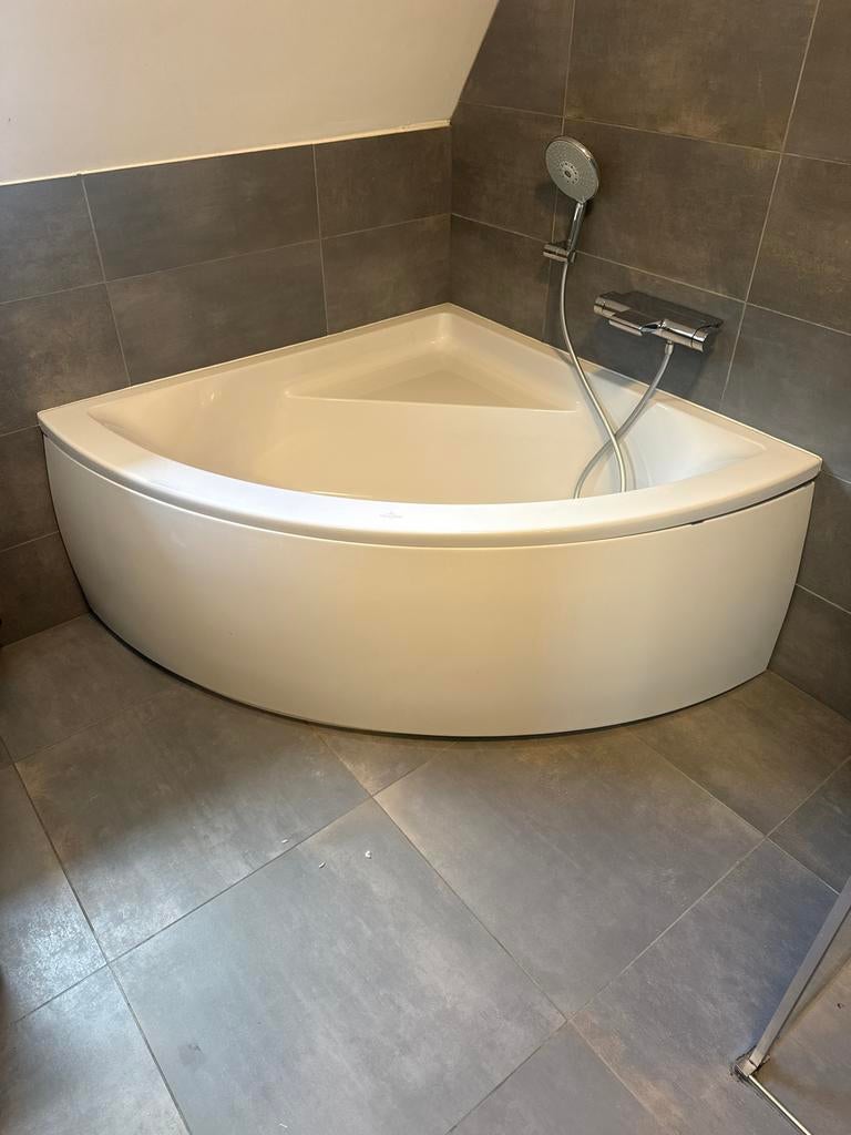 Villeroy & Boch hoekbad 130x130 met douchekraan, Ophalen, Zo goed als nieuw