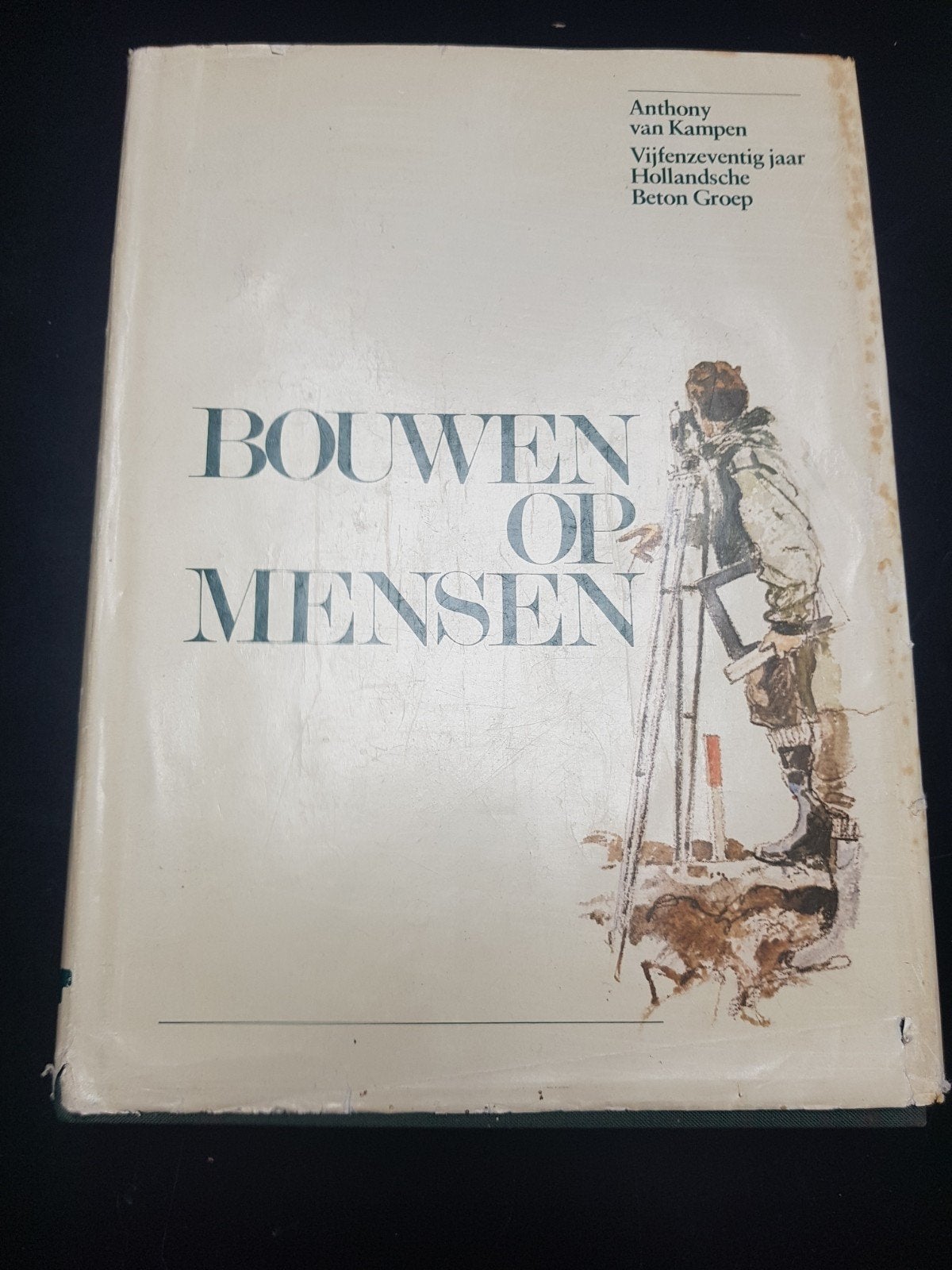 Bouwen op Mensen - Vijfenzeventig jaar Beton Groep, Ophalen of Verzenden, Gelezen, Bouwkunde, Anthony van Kampen