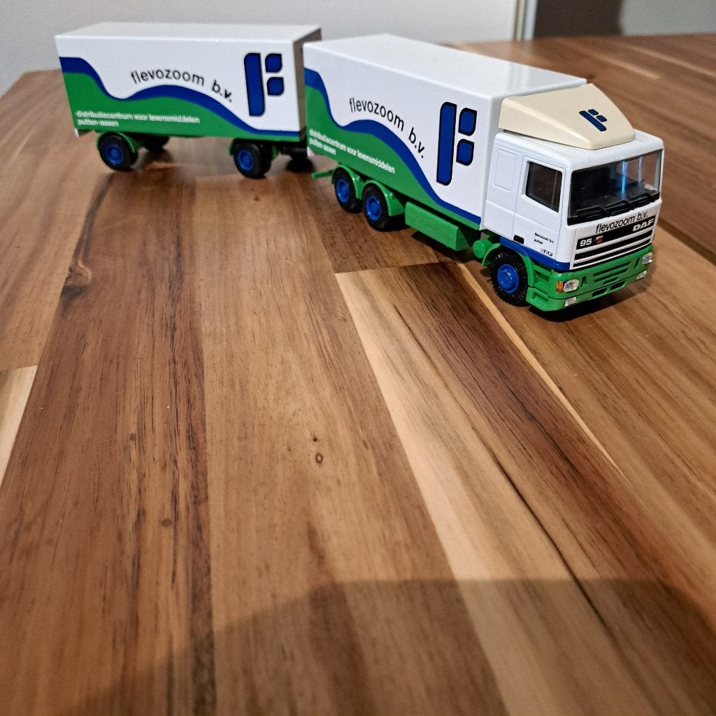 FLEVOZOOM B.V PUTTEN-ASSEN 95 DAF 6 X 2 & AANHANGER NIEUW., Verzenden, Nieuw, Bus of Vrachtwagen, Lion Toys