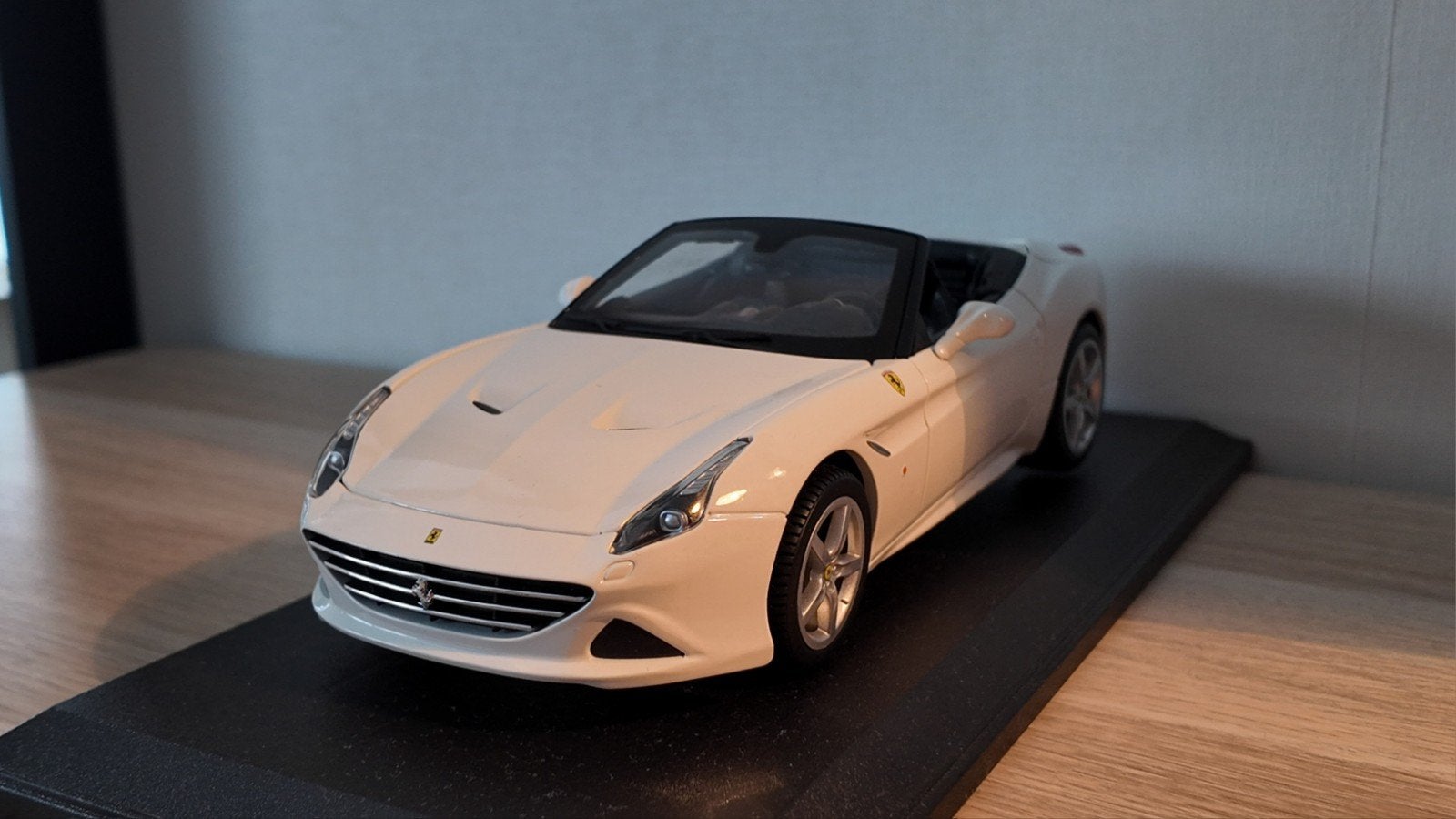Ferrari California 1/18 modelauto met doos, Hobby en Vrije tijd, Modelauto's | 1:18, Ophalen