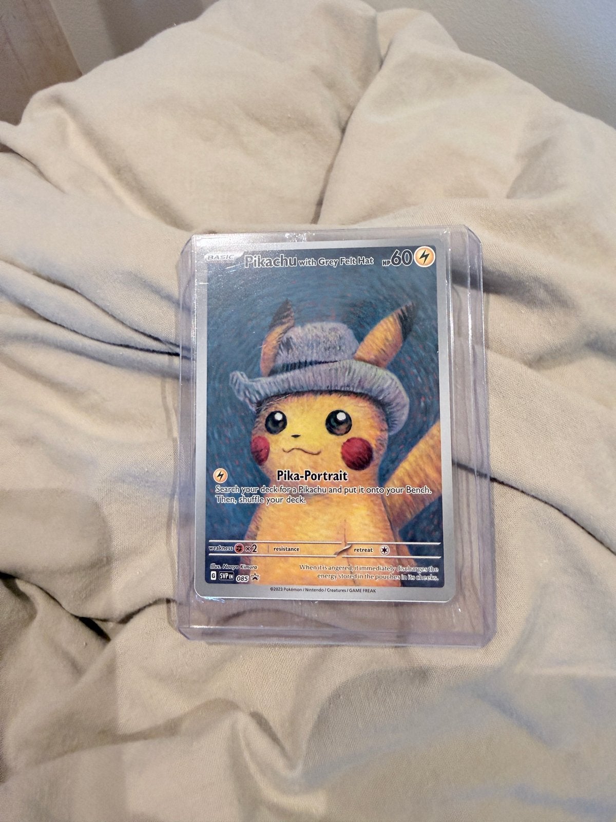 Pikachu met Grijze Vilthoed Pokémon Kaart - Nieuw in verpakk, Ophalen of Verzenden, Nieuw, Losse kaart