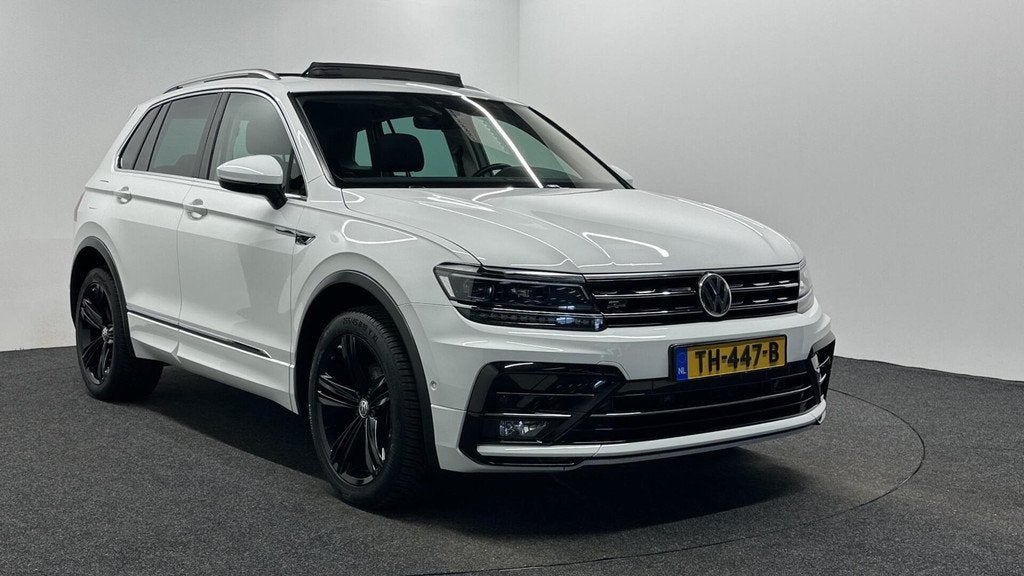 Volkswagen Tiguan 1.4 TSI 4Motion Highline Business R PANO C, Automaat, Gebruikt, 4 cilinders, Wit