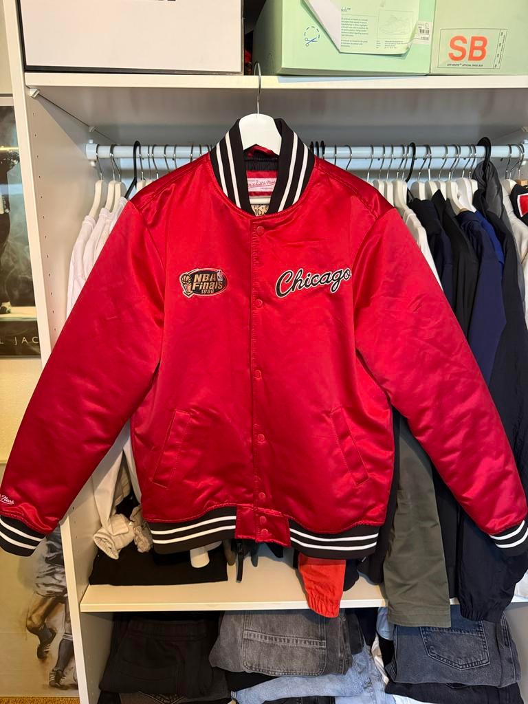 Jordan Mitchell & Ness Chicago Bulls NBA Varsity Jacket, Ophalen of Verzenden, Zo goed als nieuw, Maat 46 (S) of kleiner, Rood