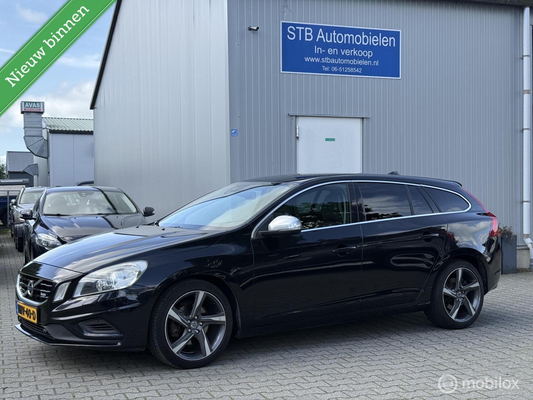 Volvo V60 1.6 T3 R-Design, Stoelverwarming, Nieuwe apk, Auto's, Voorwielaandrijving, 15 km/l, Gebruikt, 4 cilinders