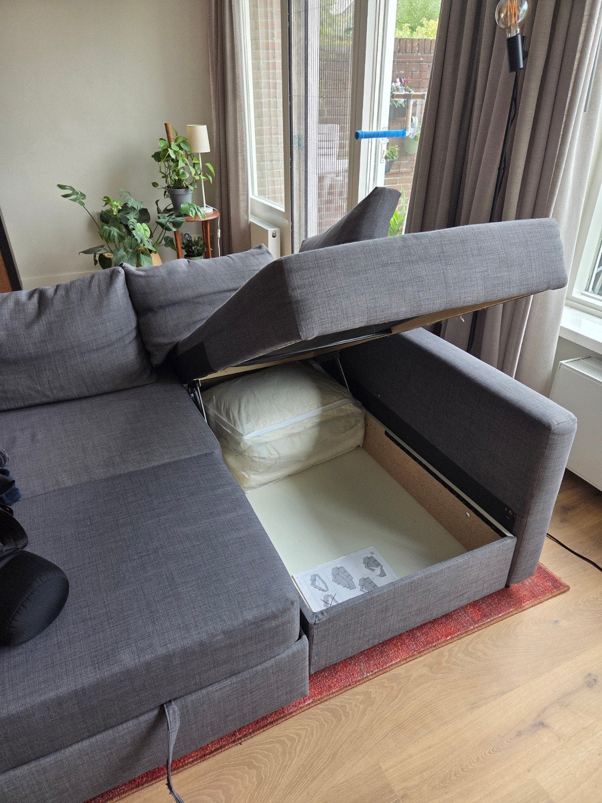 Foto 4 van IKEA FRIHETEN slaapbank - Grijs, met opbergruimte