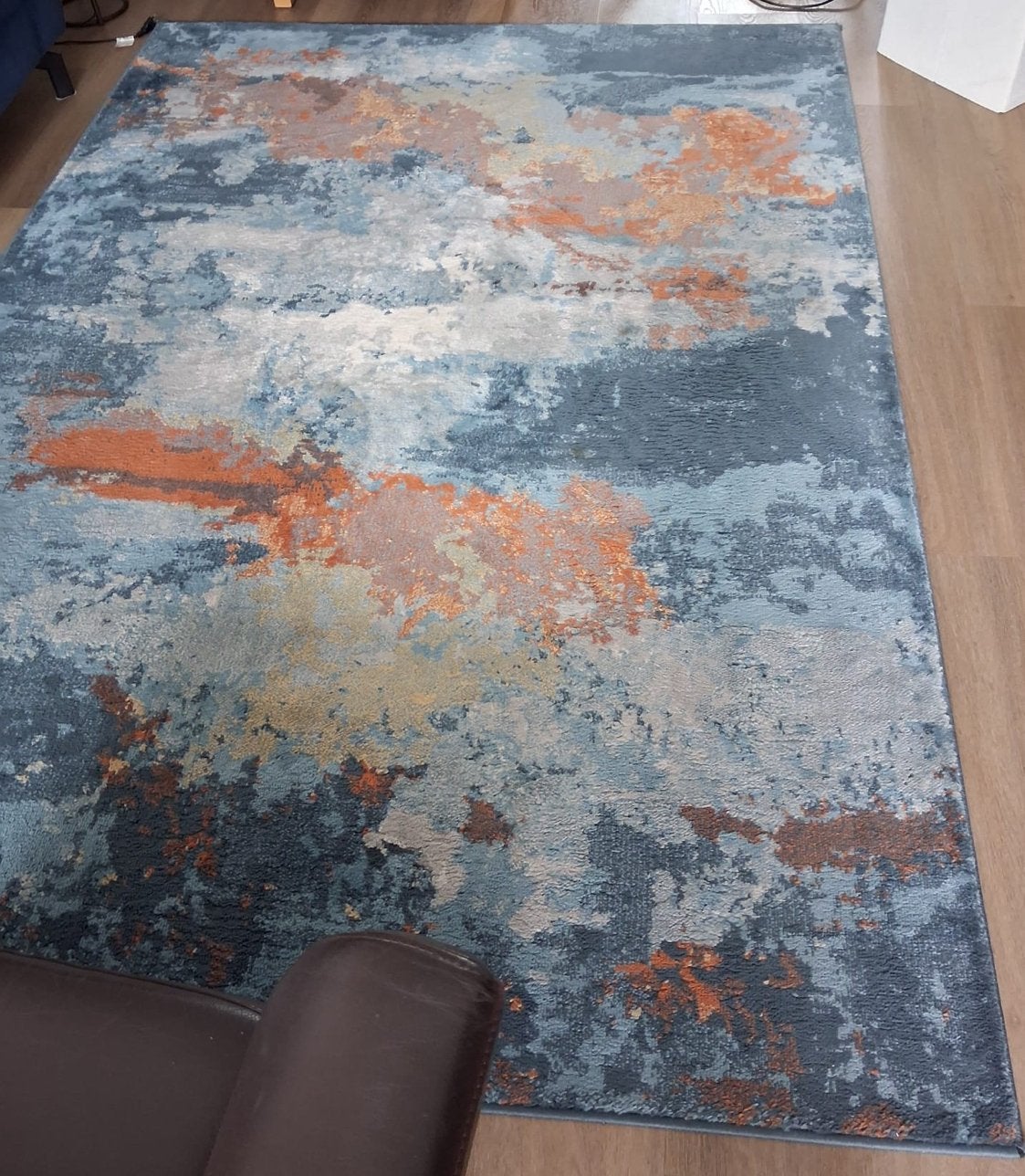 Modern abstract vloerkleed - Blauw, oranje, grijs, Huis en Inrichting, Ophalen, 100 tot 150 cm, Blauw, Zo goed als nieuw