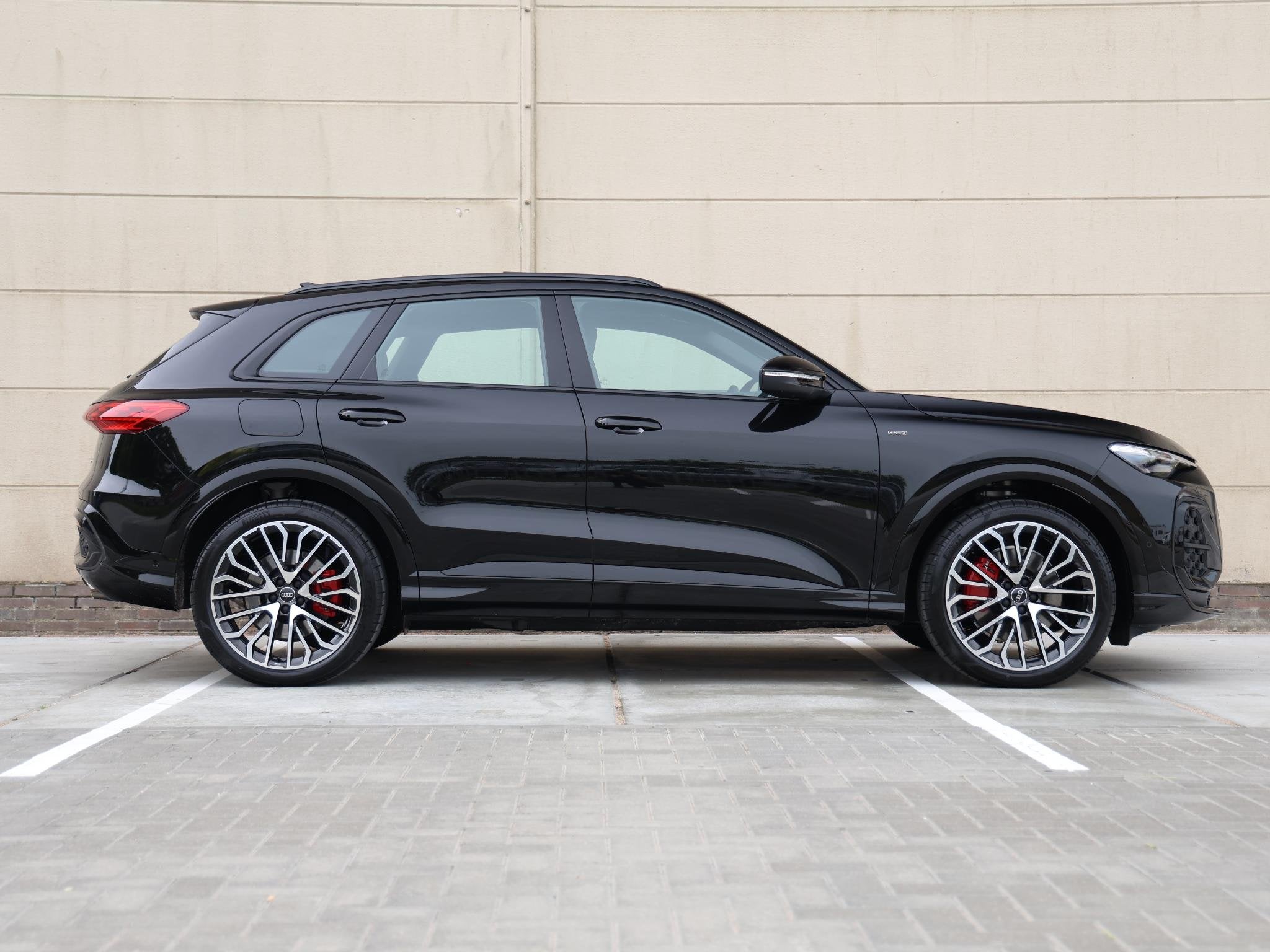 Audi Q5 2.0 TFSI e-hybrid quattro S edition Competition 367p, Auto's, Gebruikt, 4 cilinders, 150 min, Bedrijf