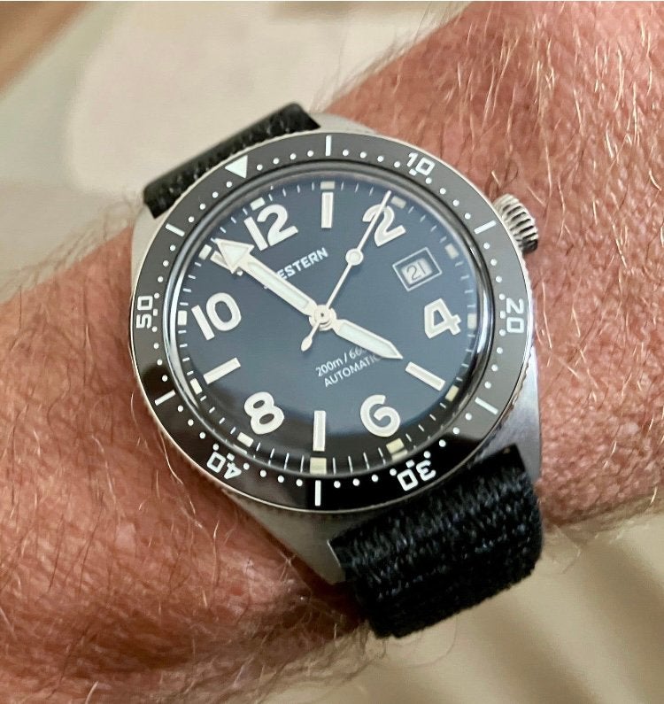 Seestern SeaQ 200m Diver Automatic. Glashütte hommage, Staal, Polshorloge, Kunststof, Zo goed als nieuw