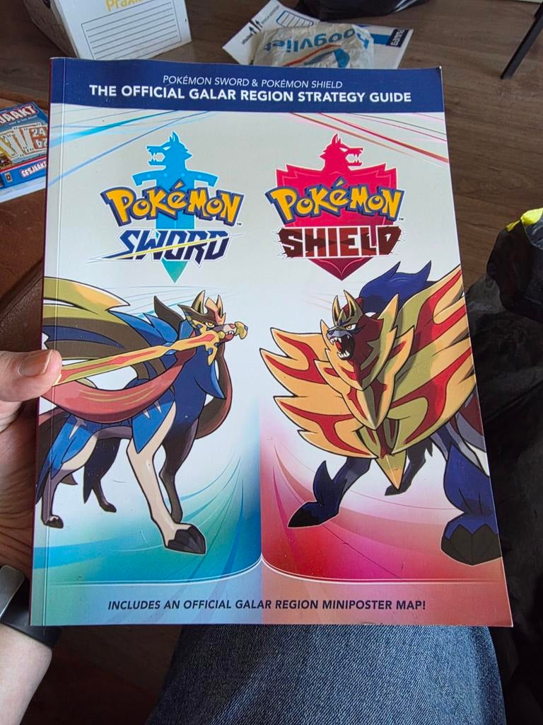 Pokémon Sword & Shield Strategy Guide - Zeer Goede Staat, 1 speler, Ophalen of Verzenden, Zo goed als nieuw, Vanaf 3 jaar