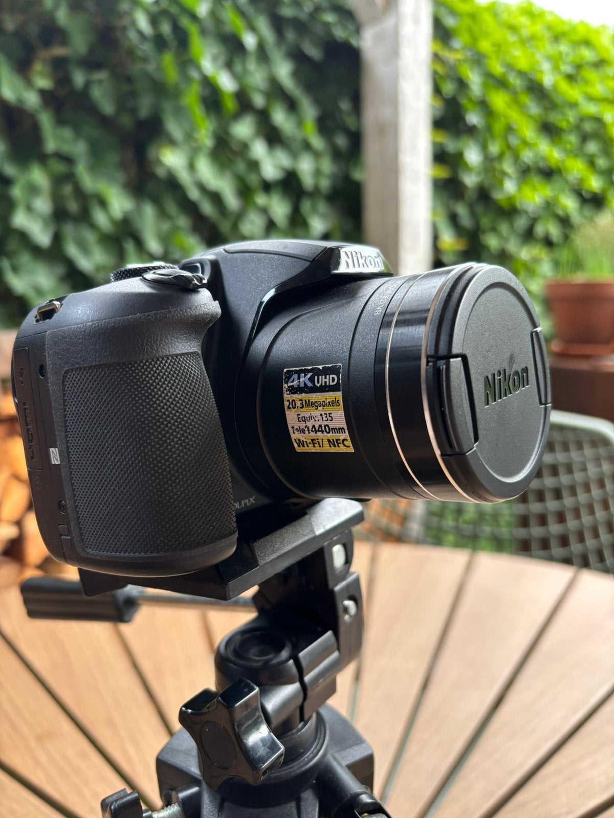 Nikon b700 bridgecamera, Audio, Tv en Foto, Fotocamera's Digitaal, Accu, Kantelbaar/draaibaar scherm, Ophalen of Verzenden, Zo goed als nieuw