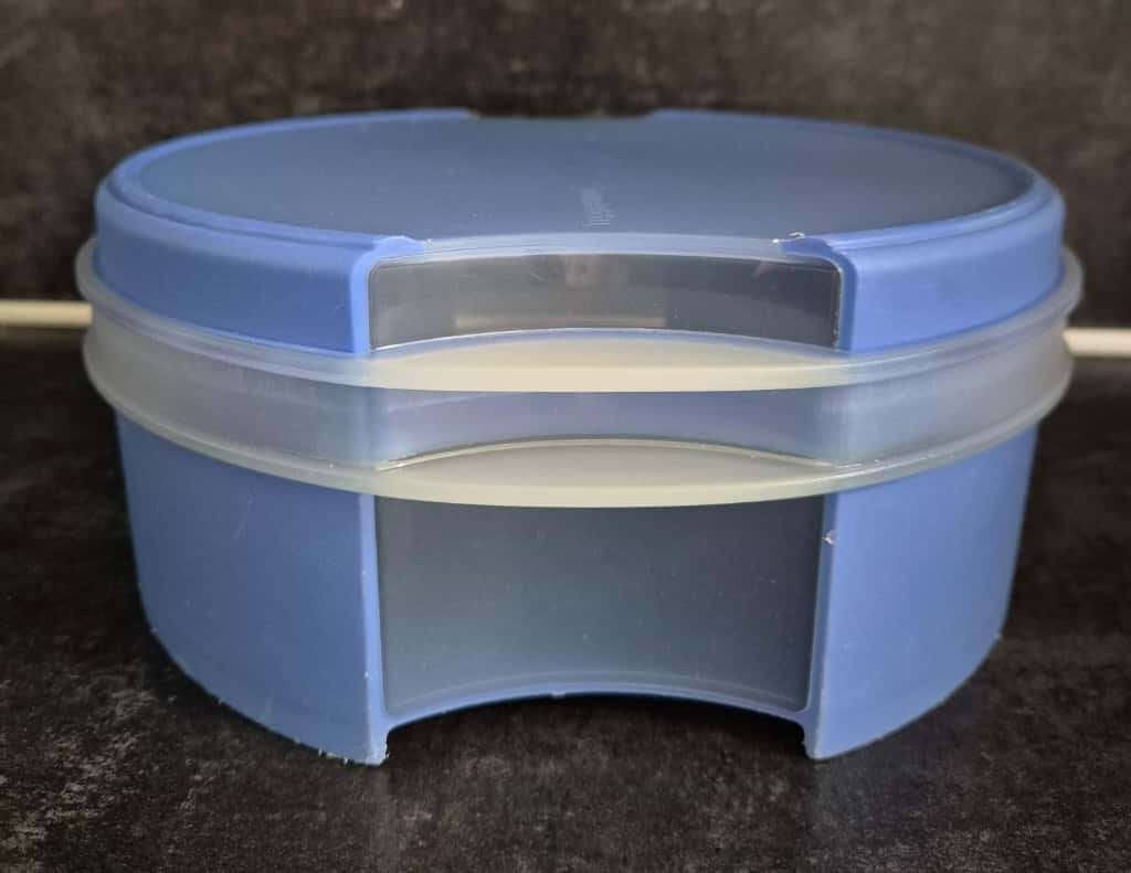 Tupperware vensterdoos koektrommel Blauw, Huis en Inrichting, Blauw, Ophalen of Verzenden, Zo goed als nieuw, Met deksel