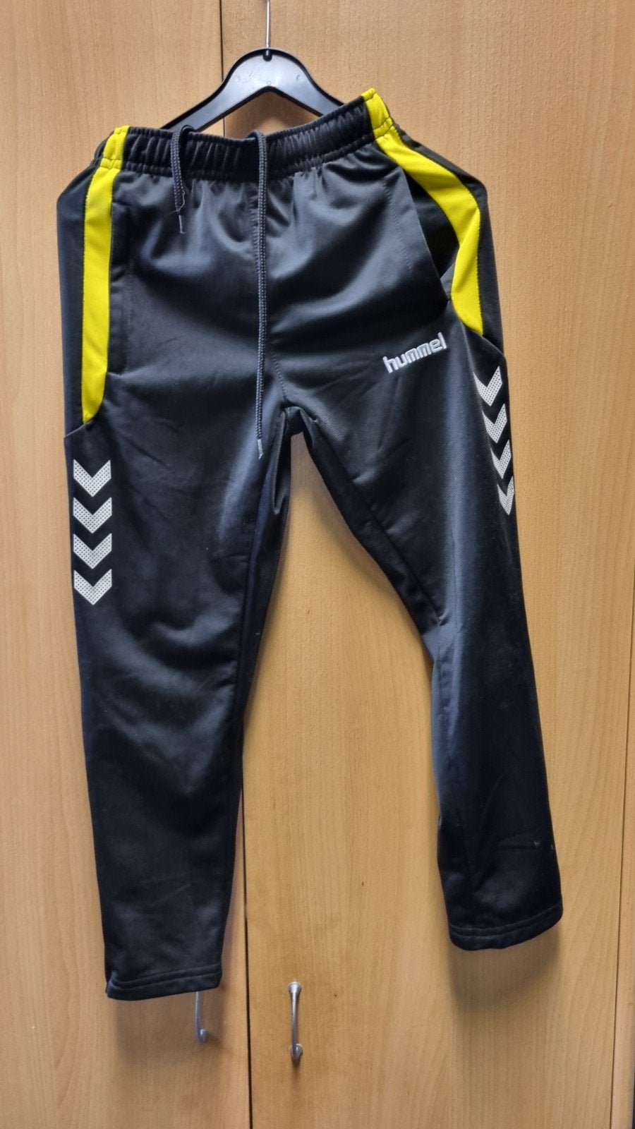 Hummel zwarte trainingsbroek maat 116, Kinderen en Baby's, Kinderkleding | Maat 116, Broek, Gebruikt, Jongen of Meisje, Ophalen of Verzenden