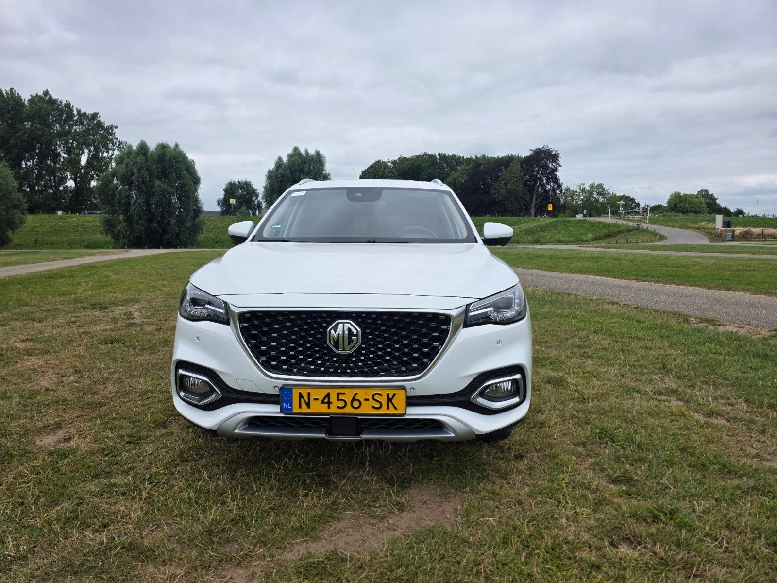MG EHS 1.5 Plug-in Hybrid Luxury, Full option, Pano, Trekh, 4 cilinders, Wit, 162 pk, Hybride Elektrisch/Benzine