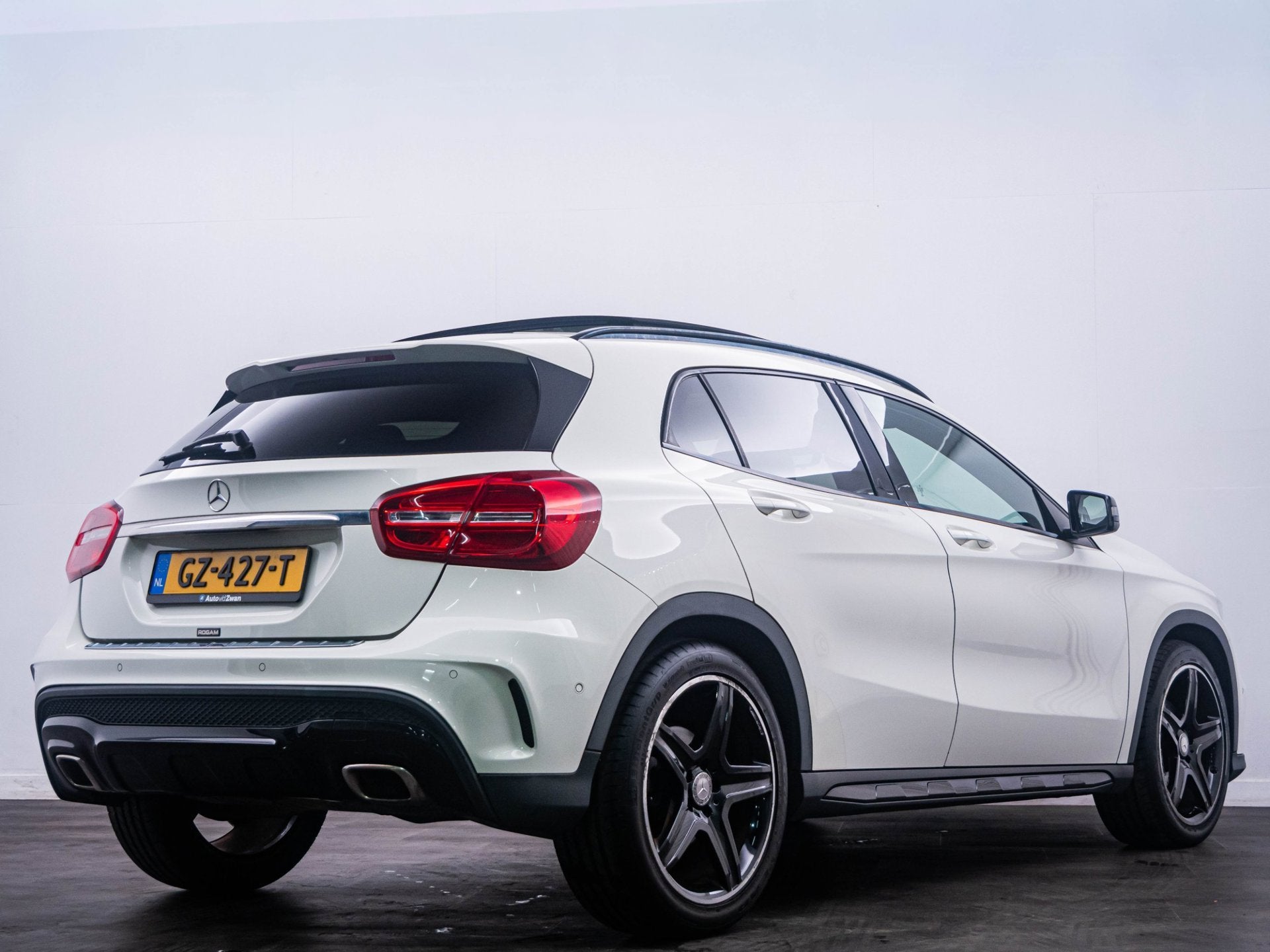 Mercedes-Benz GLA-klasse 180 Ambition 'Automaat' Pano|Cruise, Auto's, Gebruikt, 4 cilinders, 715 kg, 1335 kg