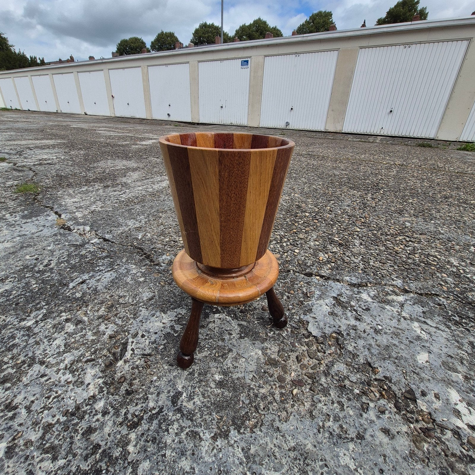 plantenbak van prachtige fijn bewerkt hout, Ophalen