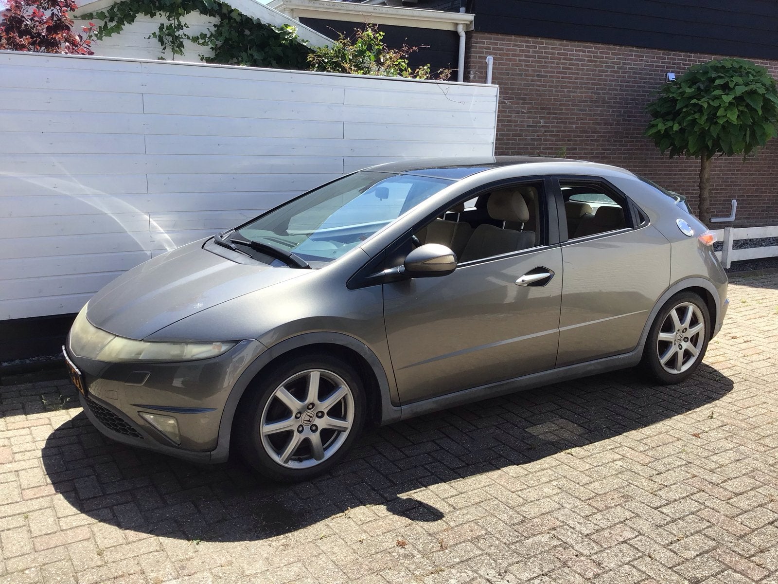 Honda Civic 1.8 I 5DR 140pk Executive. Model 2006, Voorwielaandrijving, 15 km/l, Beige, 4 cilinders
