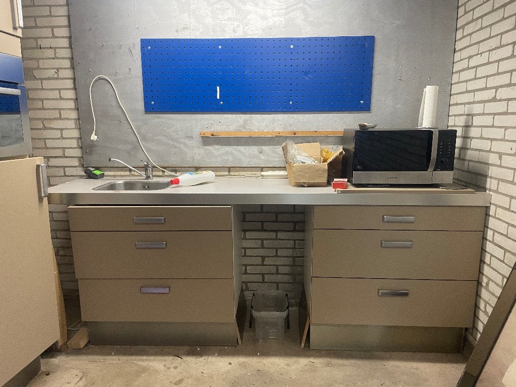 Nette keuken met combi oven en koelkast en vriezer, Huis en Inrichting, Ophalen, Gebruikt, Dubbelwandige keuken, Kunststof