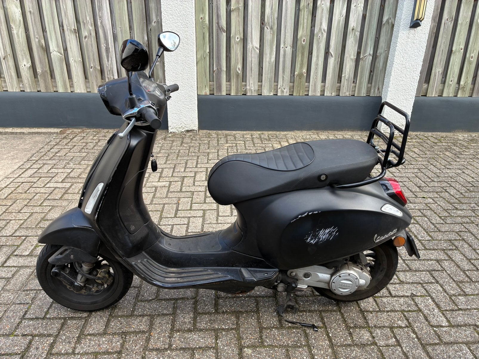 Vespa Sprint 2020 met schade, Fietsen en Brommers, Ophalen, Maximaal 45 km/u, Zo goed als nieuw, Benzine