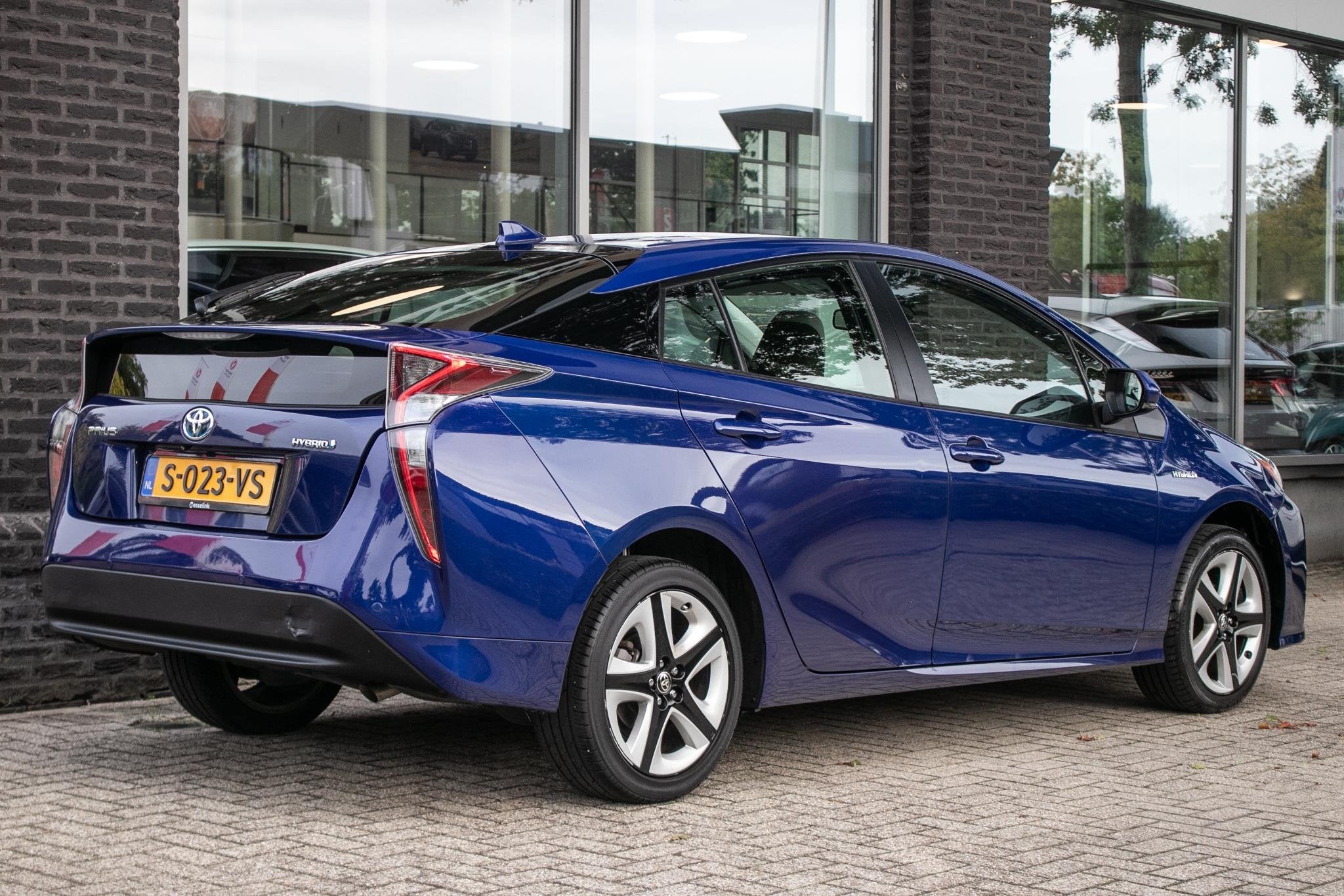 Toyota Prius 1.8 Black Edition | Adapt Cruise | Camera | Dea, Auto's, Dealer onderhouden, Euro 6, Blauw, 122 pk