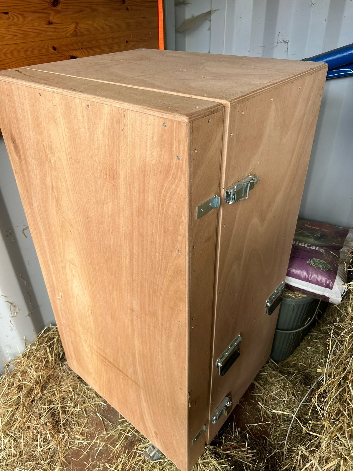 Houten councours kast, Dieren en Toebehoren, Ophalen, Zo goed als nieuw, Overige disciplines