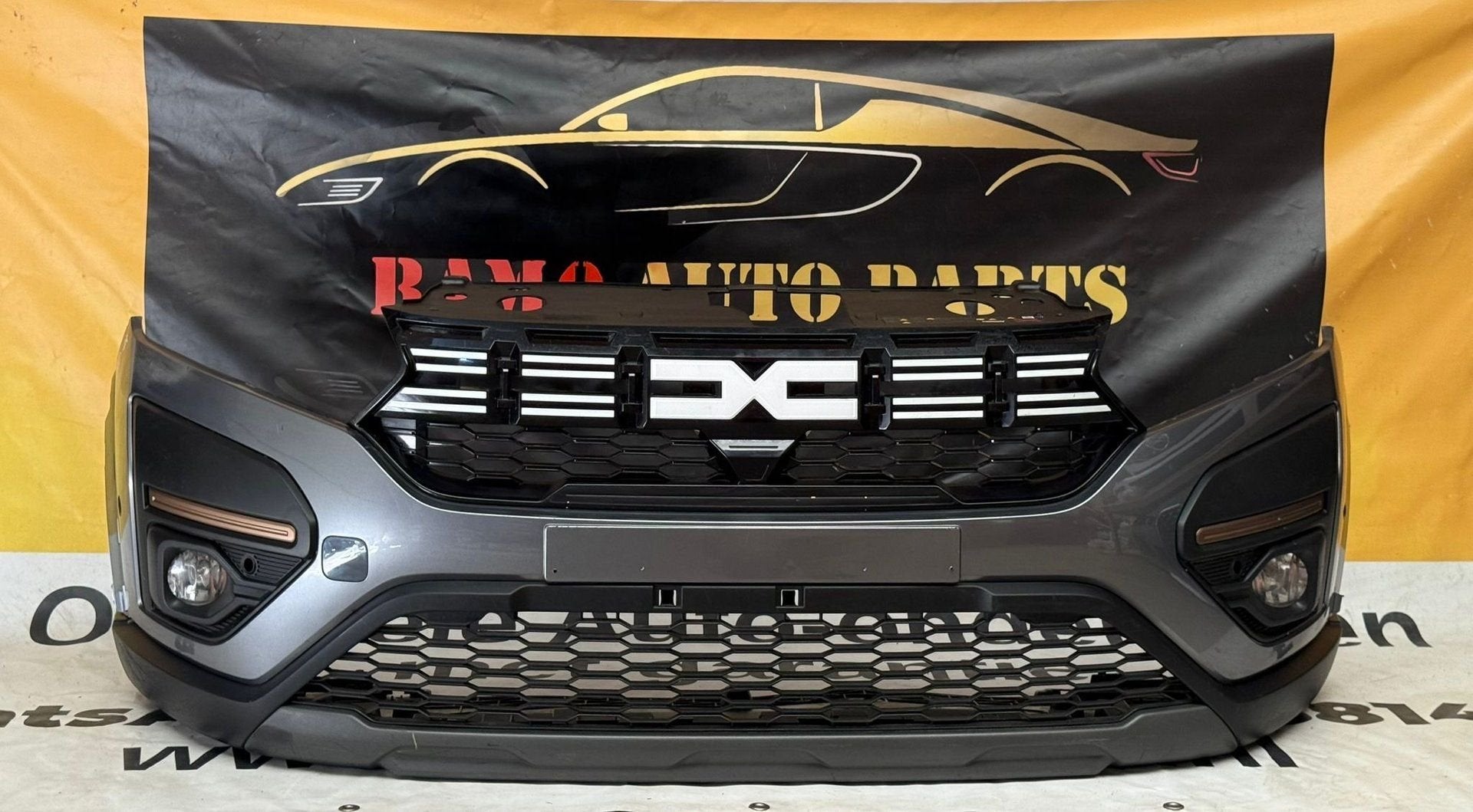 VOORBUMPER DACIA SANDERO III STEPWAY ORIGINEEL 620225509R, Dacia, Gebruikt, -, Voor