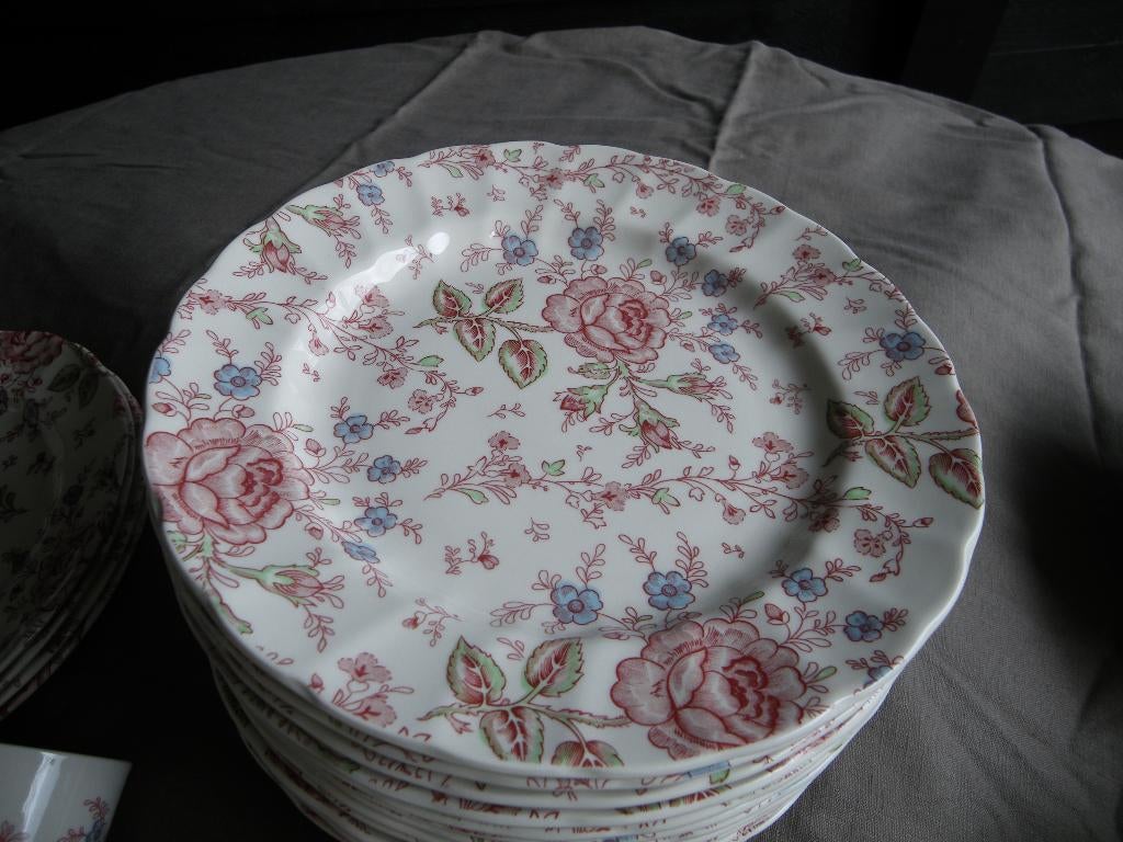 Johnson Brothers/Bros ROSE CHINTZ  Dinerborden 25 cm, Ophalen of Verzenden, Zo goed als nieuw, Bord(en), Overige stijlen
