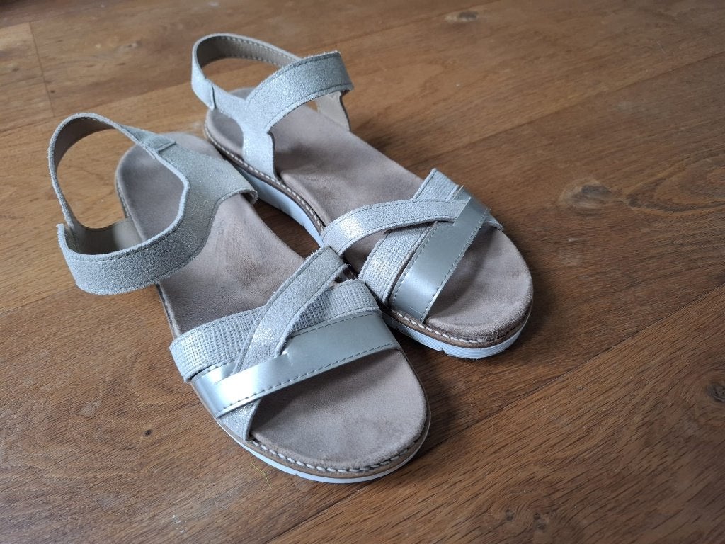Mooie goudkleurige sandalen, Overige kleuren, Gedragen, Hush Puppies, Sandalen of Muiltjes