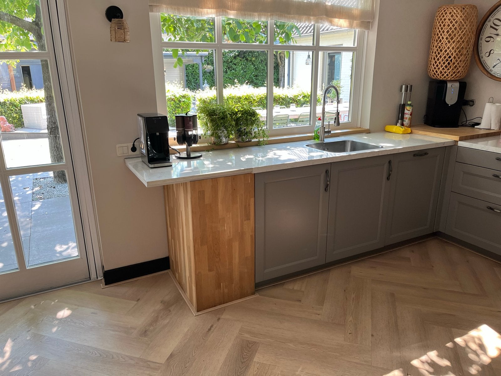 Moderne keuken, 5 jaar oud, inclusief apparatuur, Huis en Inrichting, Ophalen, Hoekkeuken, Zo goed als nieuw, Composiet
