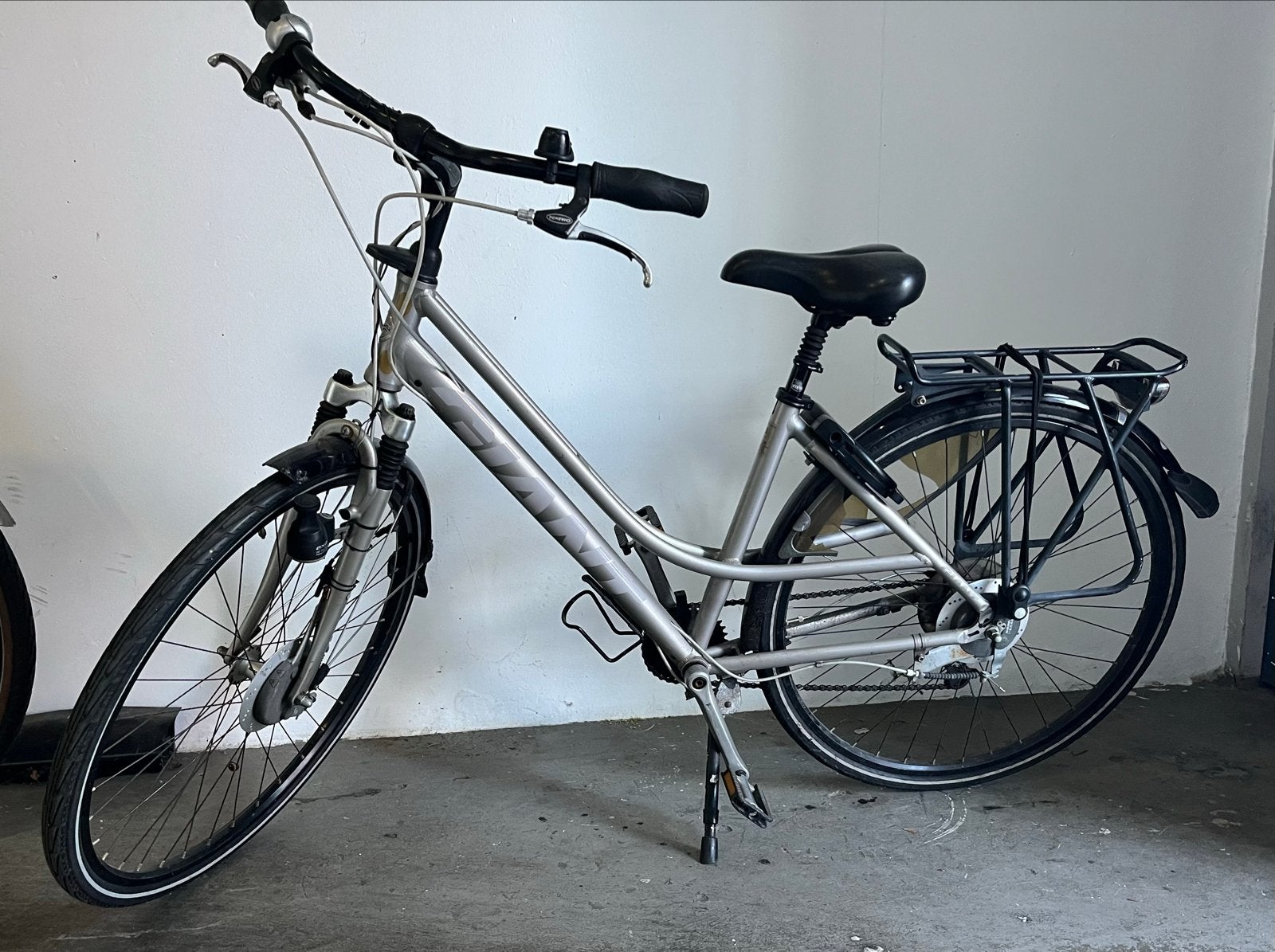 Giant damesfiets 28 inch - Niet al te groot frame, Fietsen en Brommers, Ophalen, Gebruikt, Velgrem, 47 tot 50 cm