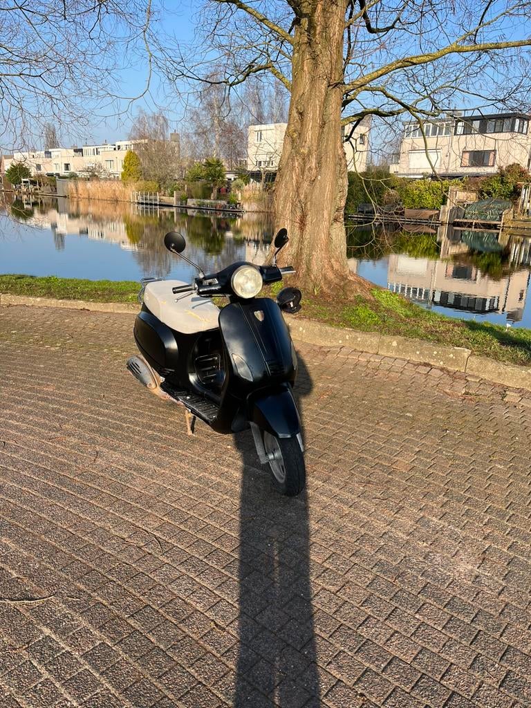 BTC Riva – rijdt 60/70 km/u – zwart gespoten, Ophalen of Verzenden, Zo goed als nieuw, Benzine, Overige merken