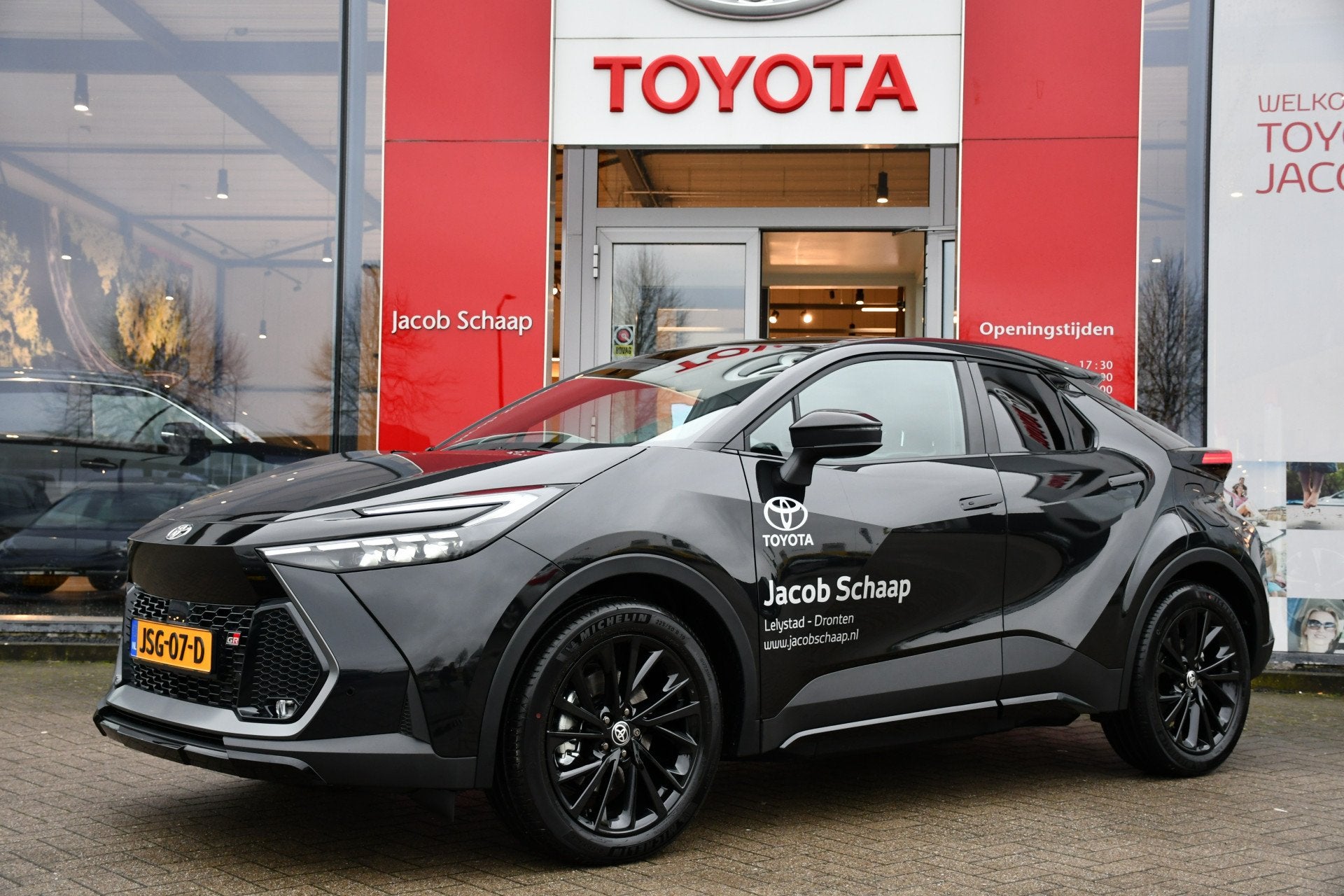 Toyota C-HR 2.0 Plug-in Hybrid 220 Black Edition Automaat 22, 4 cilinders, Zwart, Bedrijf, Hybride Elektrisch/Benzine