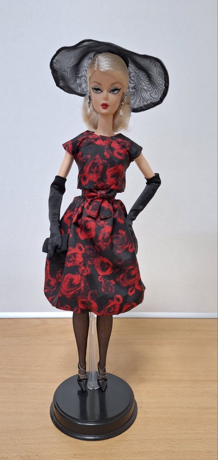 Silkstone barbie Elegant Rose Cocktail Dress 2017, Verzamelen, Poppen, Ophalen of Verzenden, Zo goed als nieuw, Pop