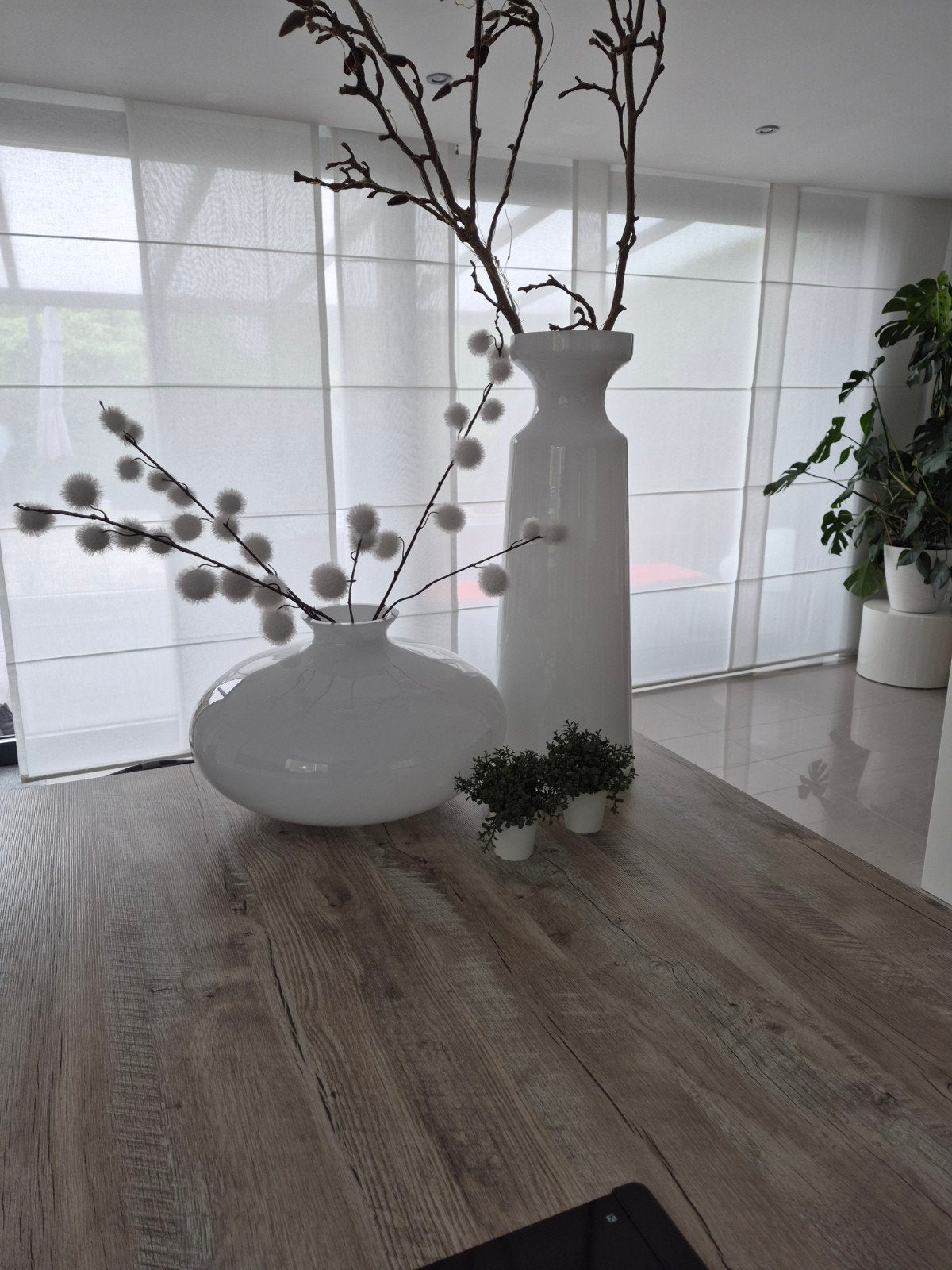Set van 2 unieke hoogglans witte vazen, Overige materialen, Gebruikt, 50 tot 75 cm, Wit