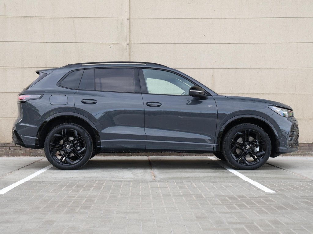 Volkswagen Tiguan R-Line Edition 1.5 eHybrid / 272 PK | Trek, Auto's, Volkswagen, Stof, 1498 cc, 4 cilinders, 2000 kg
