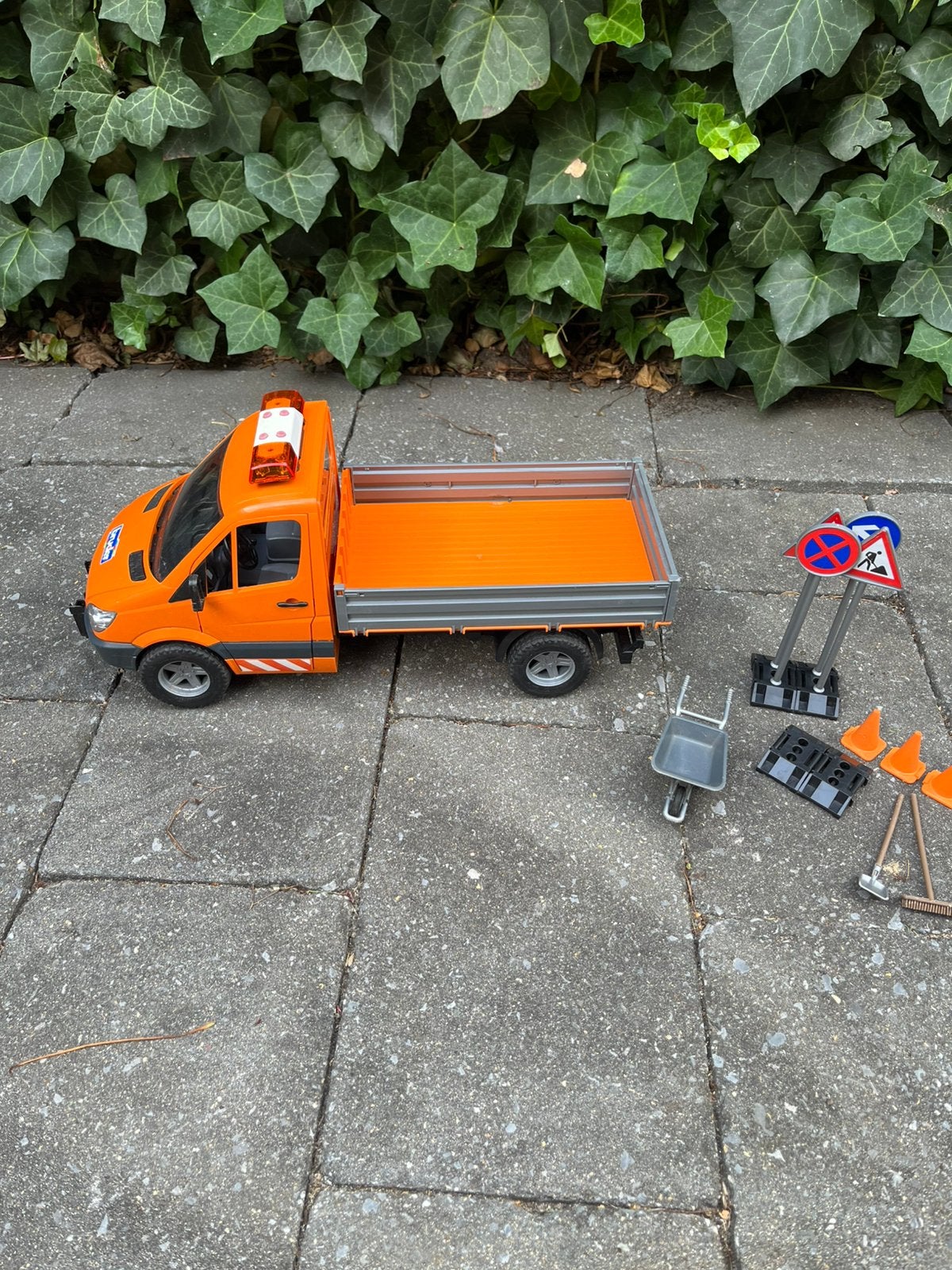 Bruder 2677 Mercedez Sprinter wegwerker, Ophalen of Verzenden, Zo goed als nieuw