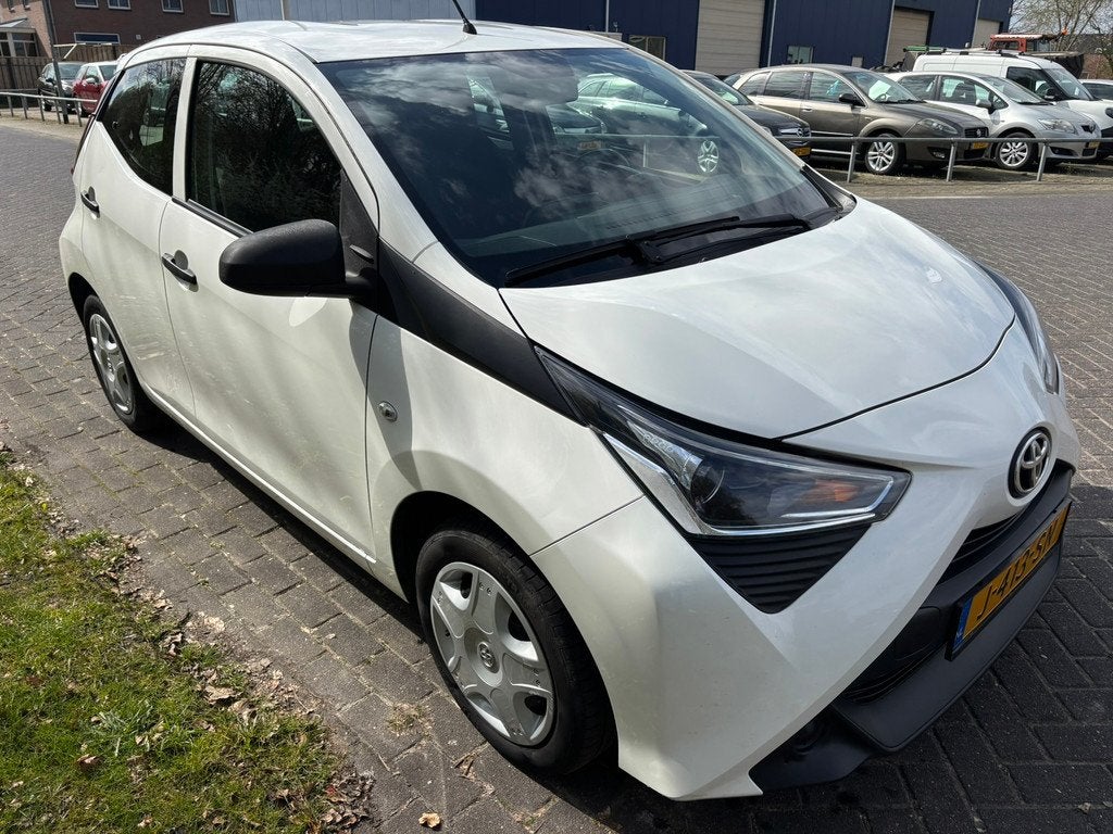 Toyota Aygo 1.0 VVT-i x-fun | Dealer onderh | Airco | NAP, Auto's, Voorwielaandrijving, Gebruikt, Euro 6, 4 stoelen