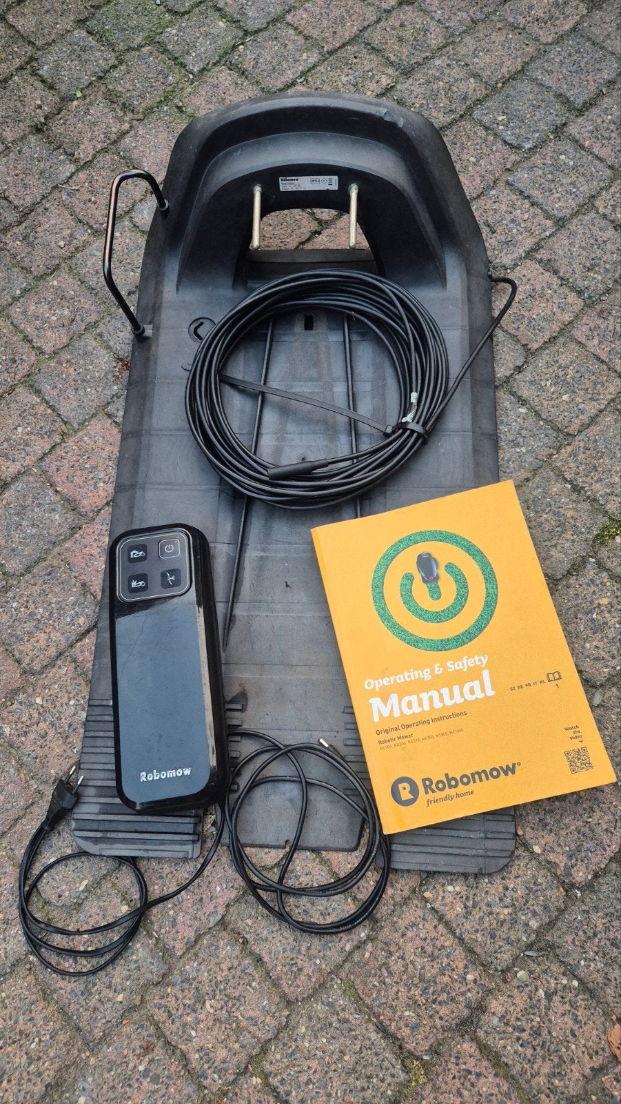 Nette en goed werkende laad- en bedieningsset voor de Robomo, Ophalen of Verzenden, Gebruikt, 20 tot 25 cm