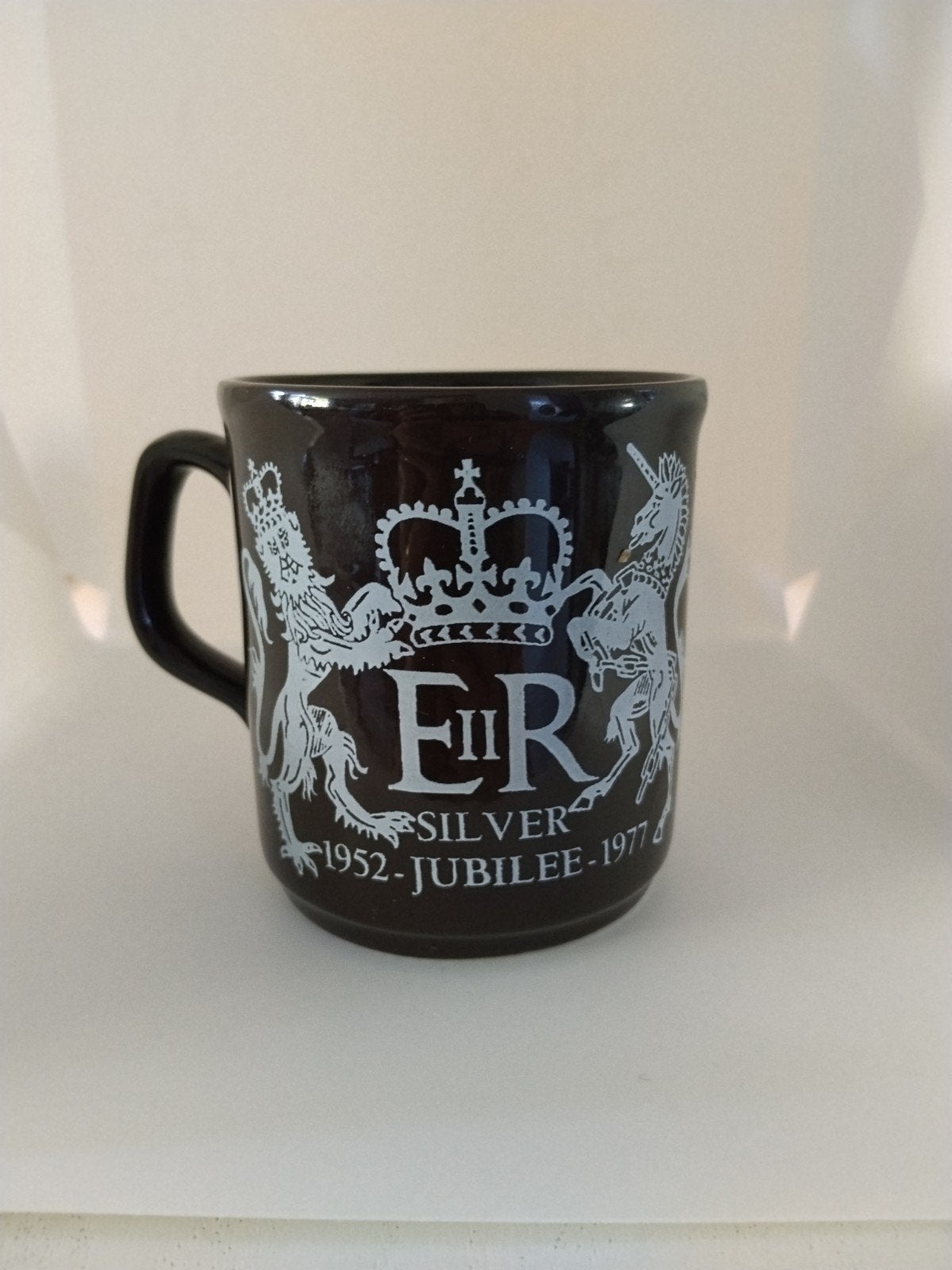 Vintage Zilveren Jubileum Mok Koningin Elizabeth II, Ophalen of Verzenden, Servies